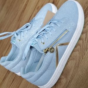 Kokolu comfort knit sneaker 9 NWT blue